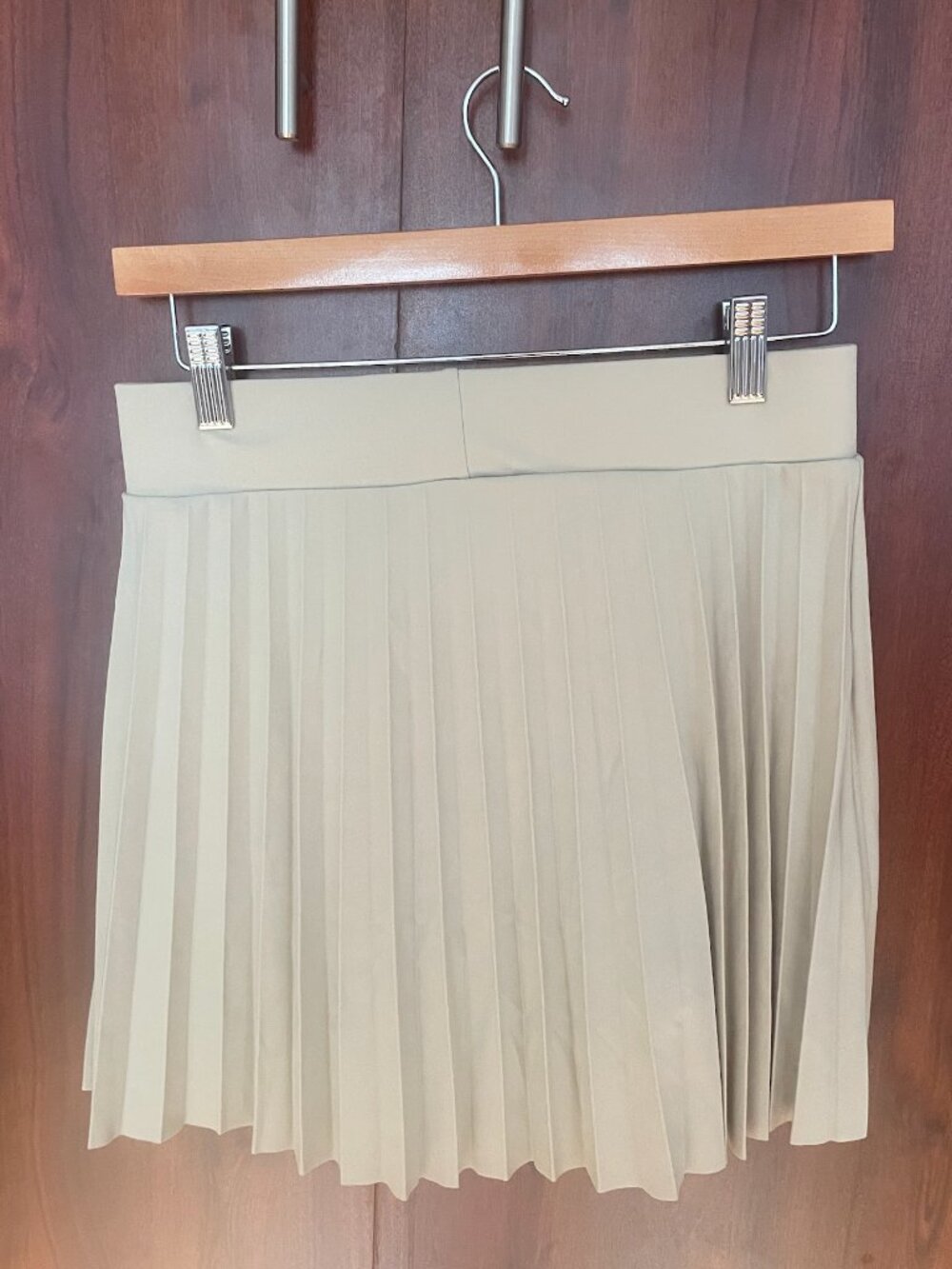 Women’s Pleated Tennis Skort with Built-In Shorts & Side Pocket - Picture 6 of 7
